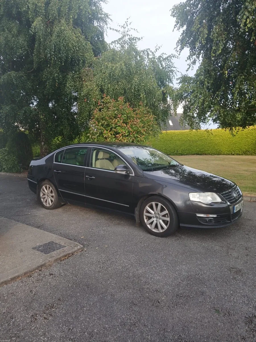 Volkswagen Passat - Image 1
