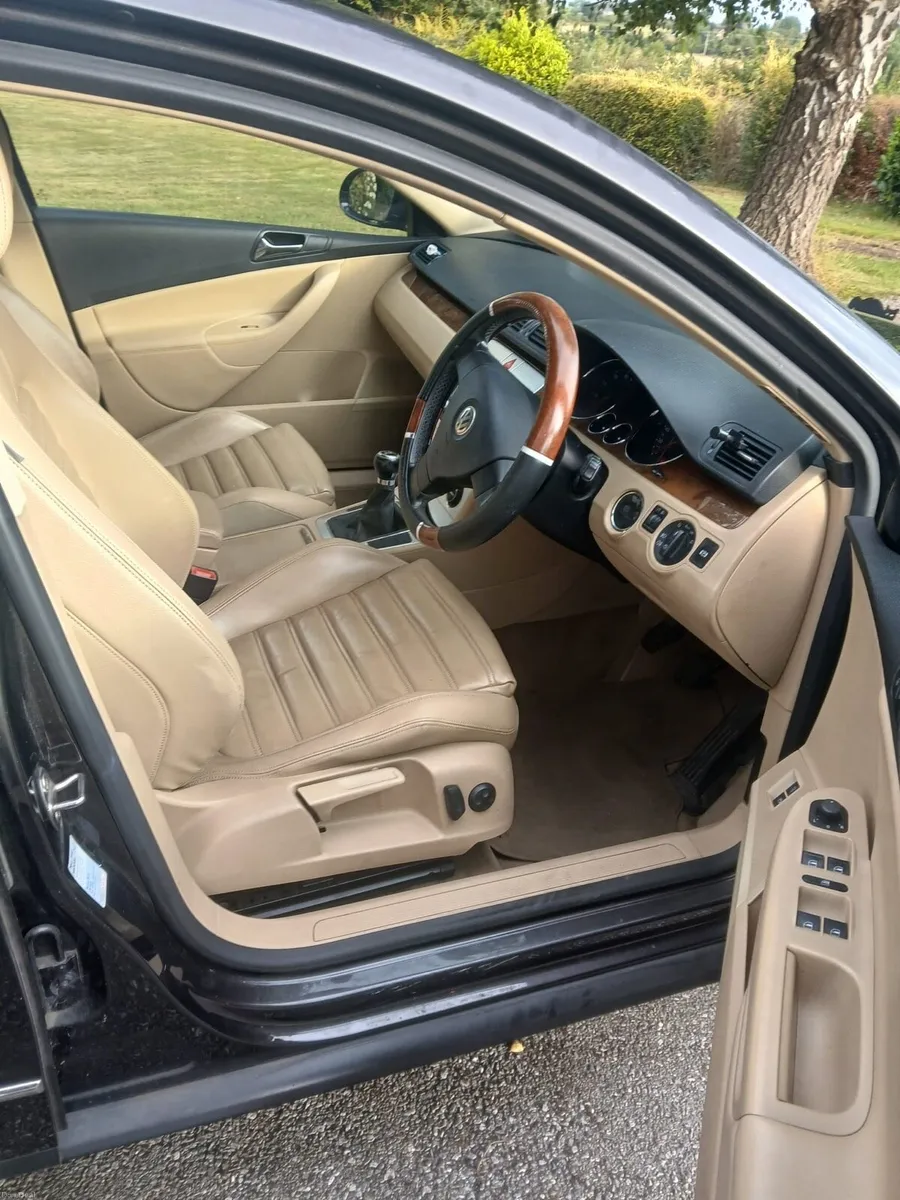 Volkswagen Passat - Image 2