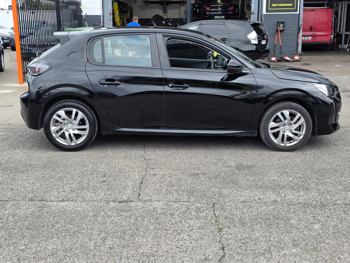 **RESERVED** Peugeot 208 1.2 Puretech - Image 3