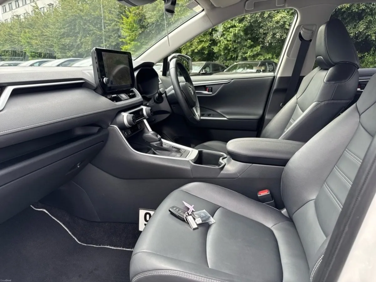 Toyota RAV4 RAV4 HYBRID SOL 4DR AUTO - Image 6