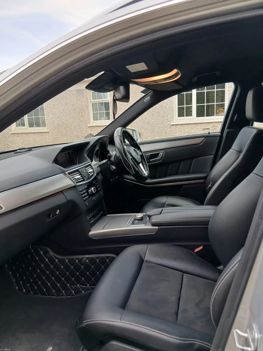 Mercedes E220 estate - Image 2