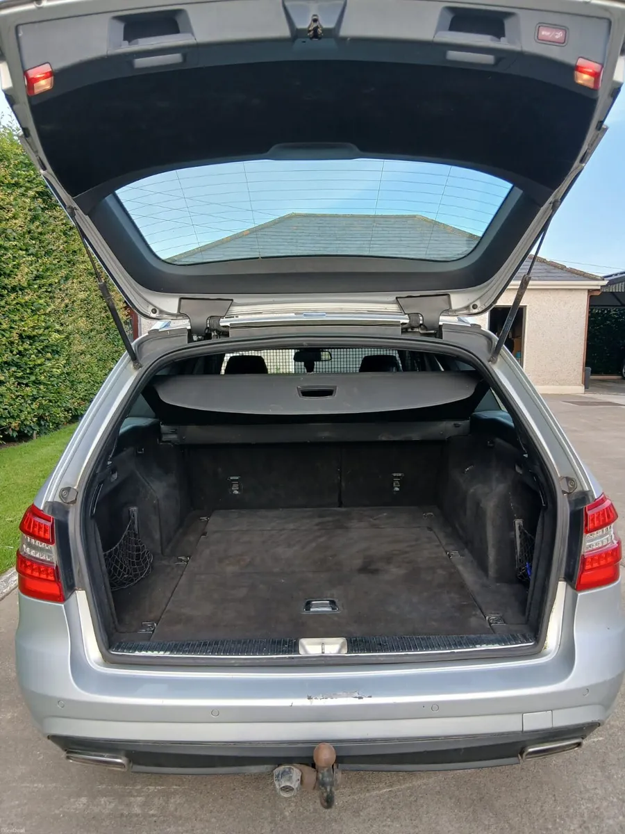 Mercedes E220 estate - Image 4