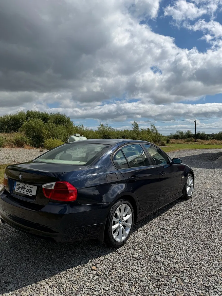 BMW 318d 2008 - Image 1