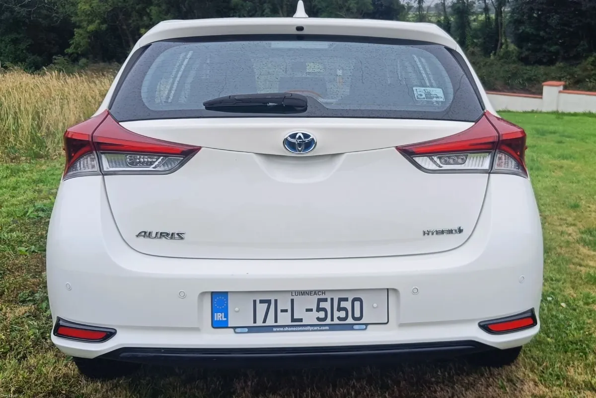 Toyota Auris 2017 Hybrid Automatic - Image 2