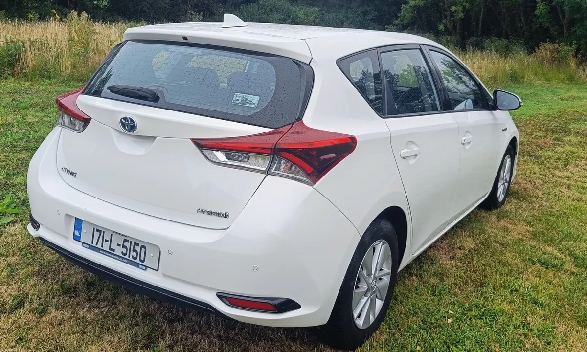 Toyota Auris 2017 Hybrid Automatic - Image 3