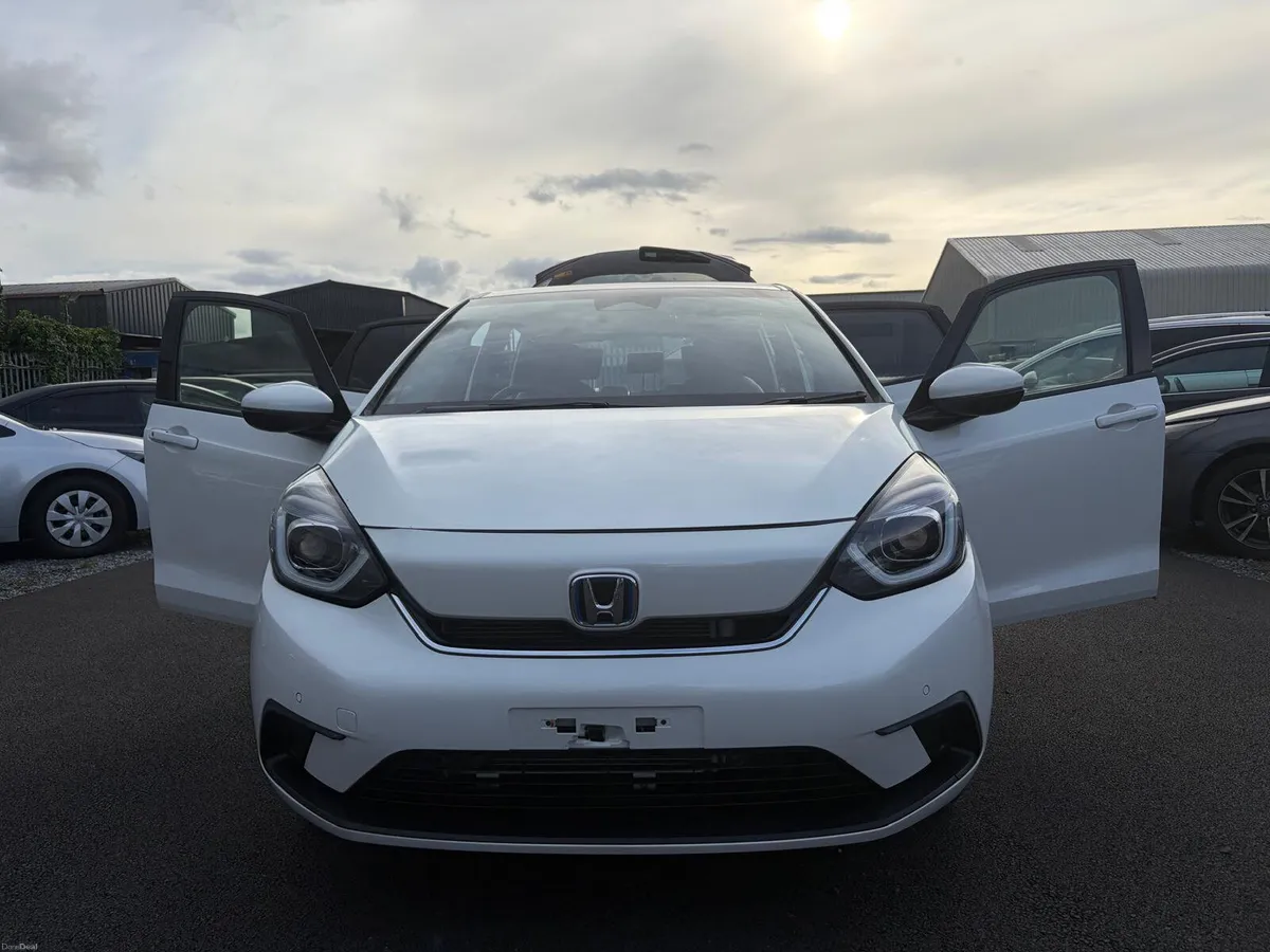 2021 HONDA FIT Hybird Auto 1 owner Low Mileage - Image 6