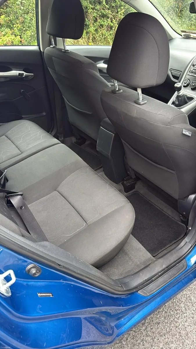 Toyota Auris BRAND NEW NCT & 1 OWNER - Image 6