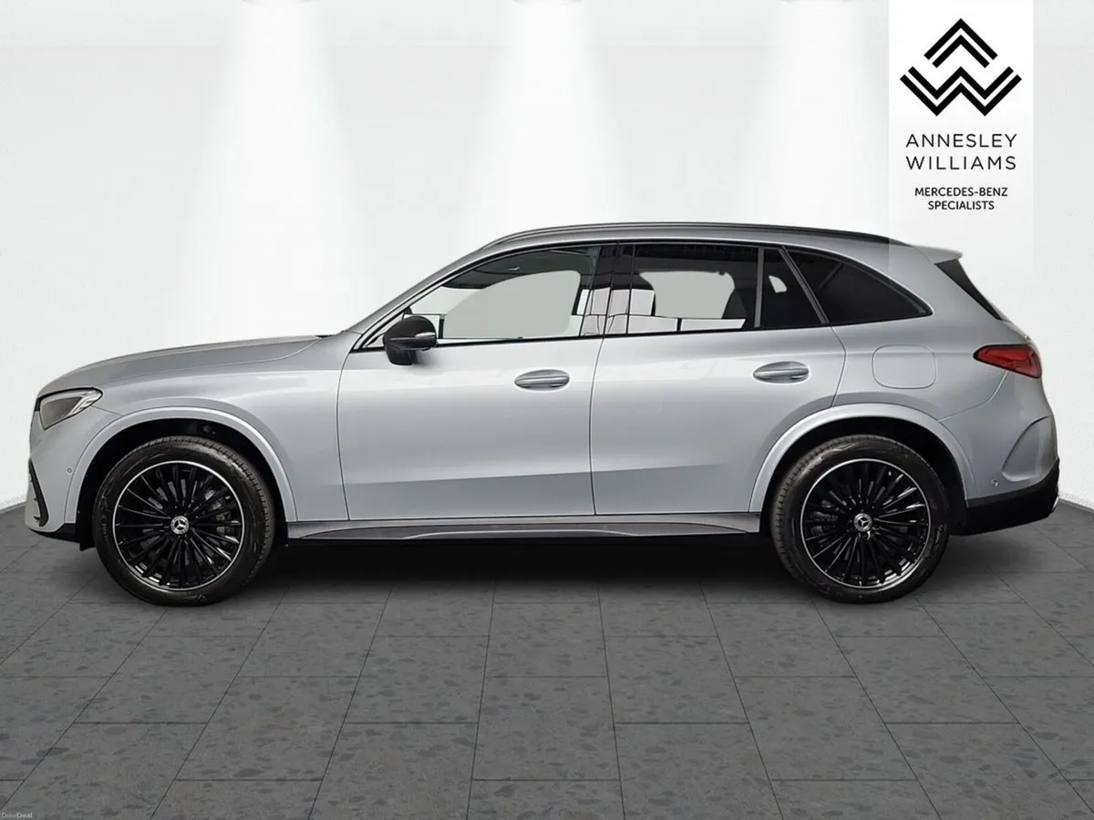 Mercedes-Benz GLC GLC300e Urban Edition 4Matic - Image 5