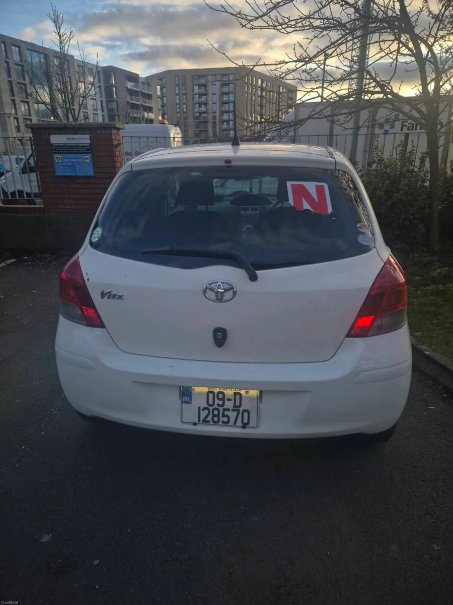 Toyota vitz 2009 Automatic - Image 3