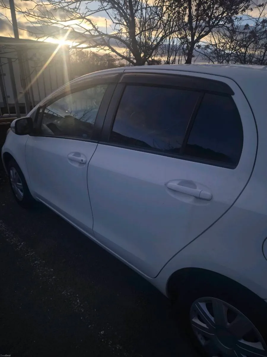 Toyota vitz 2009 Automatic - Image 5