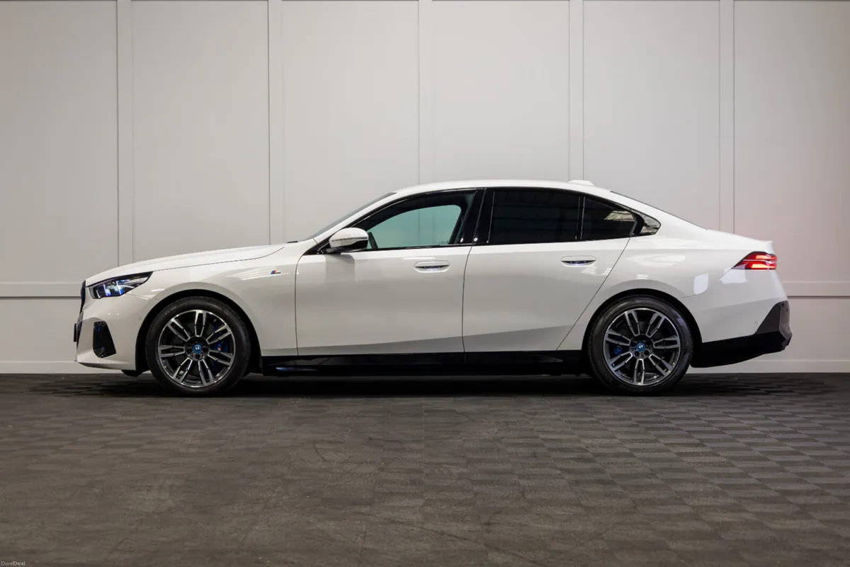 2024 BMW i5 eDrive40 M-Sport - Image 3
