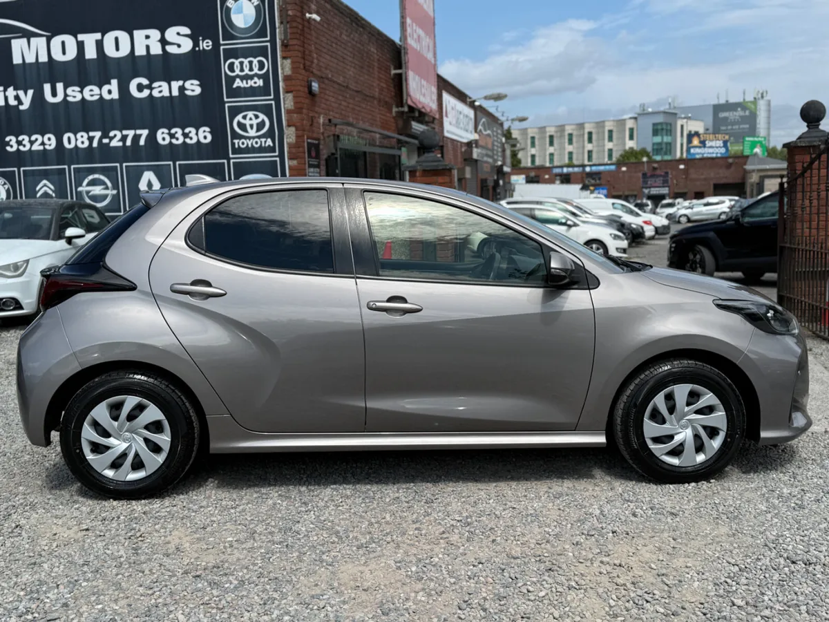2021 Toyota Yaris 1.5 HYBRID AUTO - Image 2