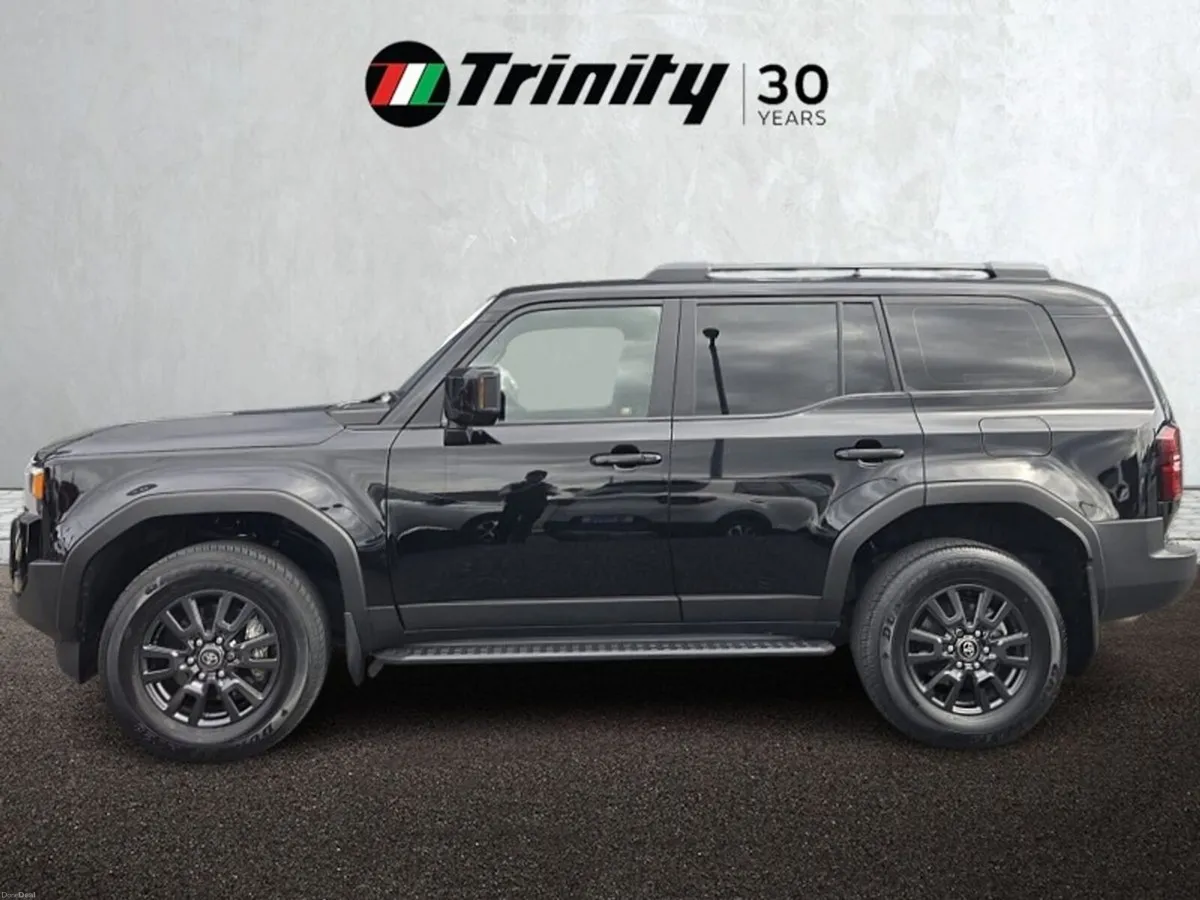 Toyota Land Cruiser ** HEATED / COOLING SEATS ** 2 - Image 5