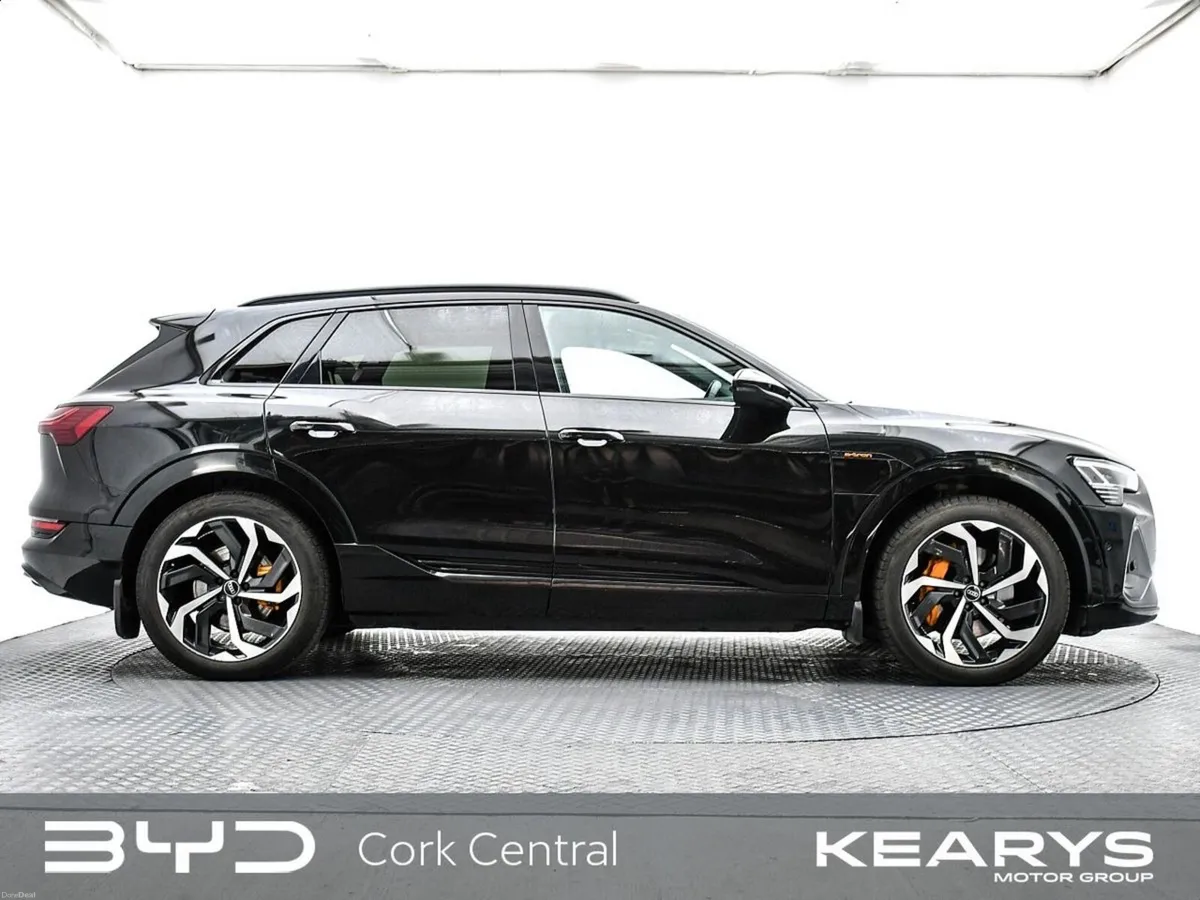 Audi e-tron 55 Quattro S Line Black Edition - Image 5
