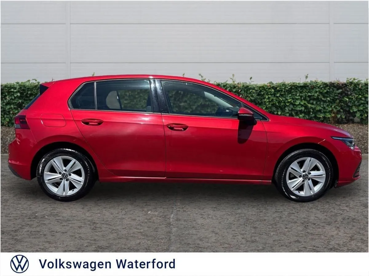 Volkswagen Golf 1.0 TSI 110HP Life - Image 4