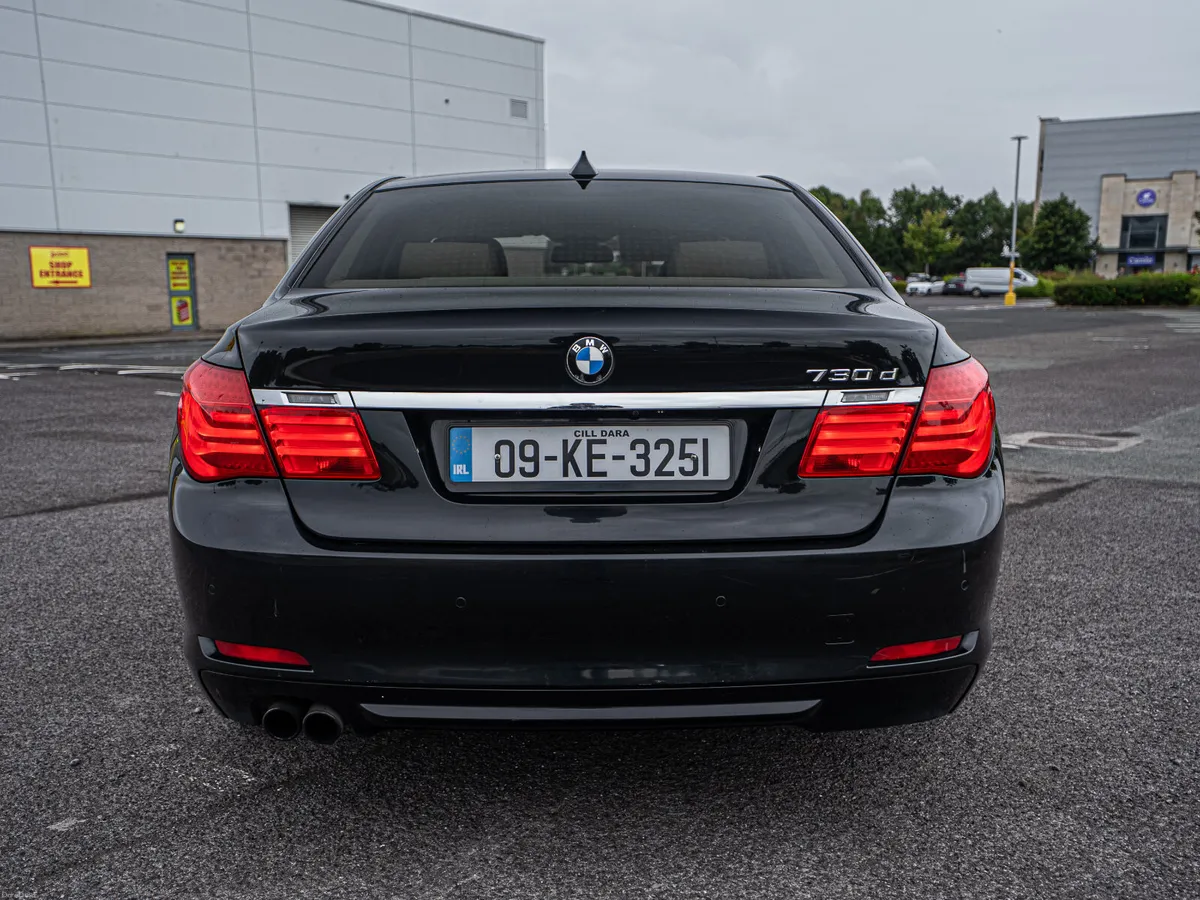 BMW 7-Series 2009 - Image 4