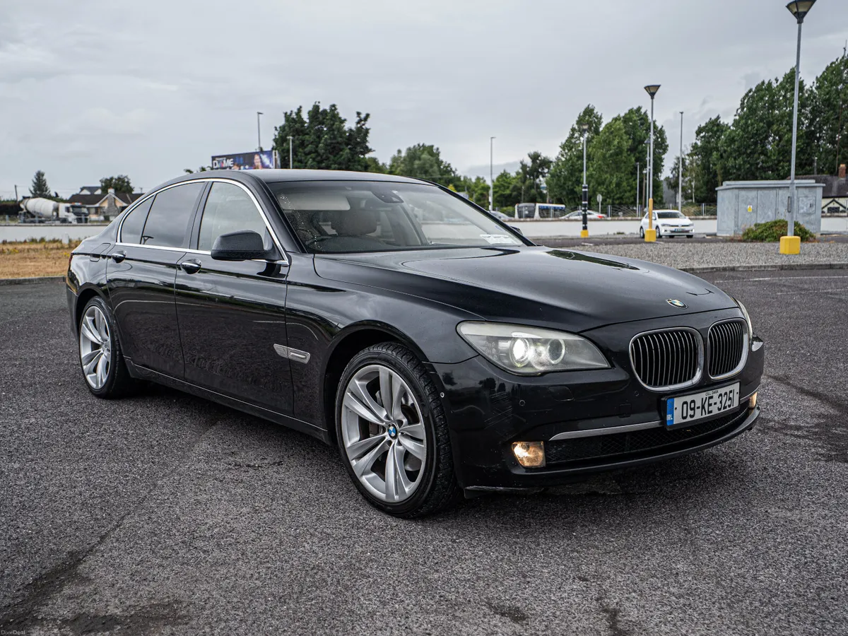 BMW 7-Series 2009 - Image 1