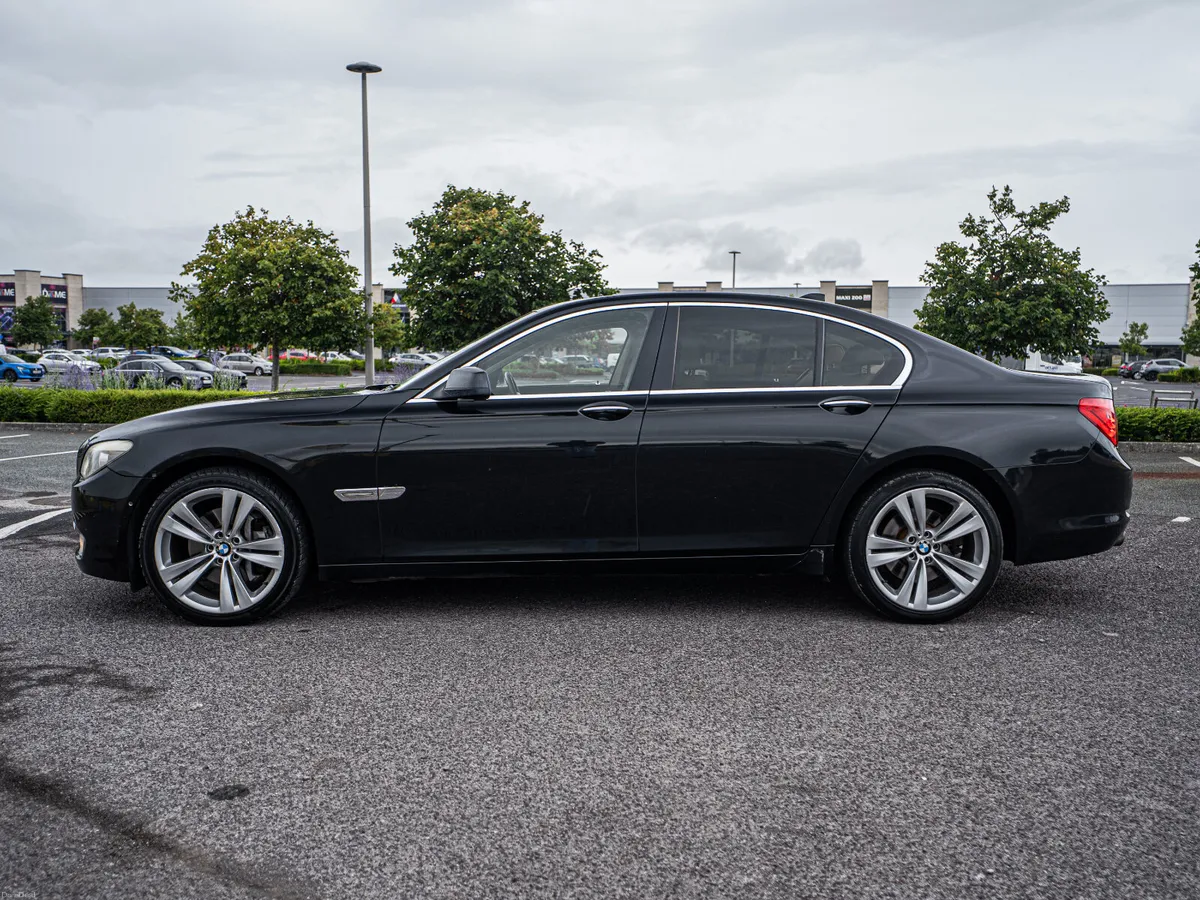 BMW 7-Series 2009 - Image 5