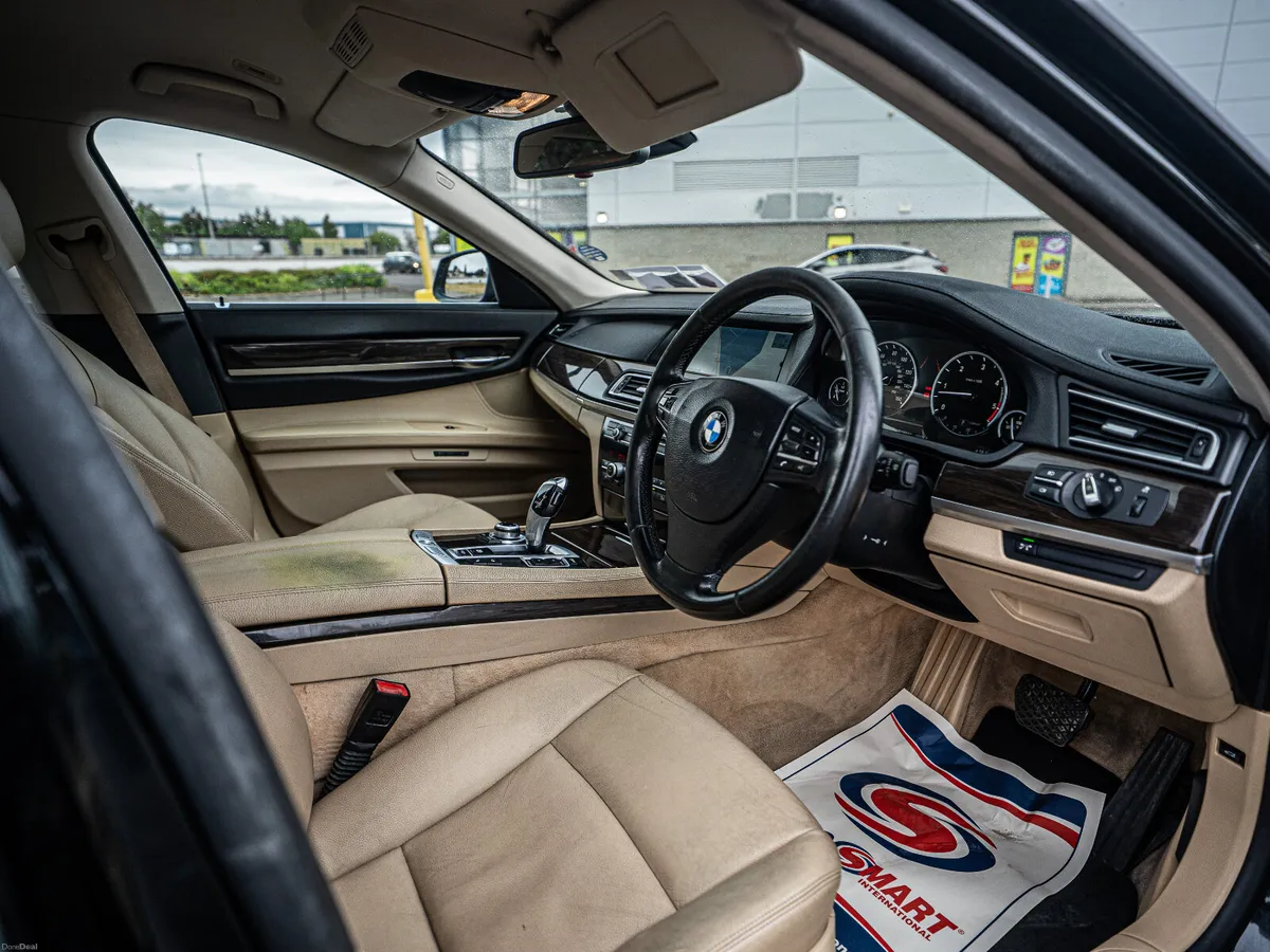 BMW 7-Series 2009 - Image 6