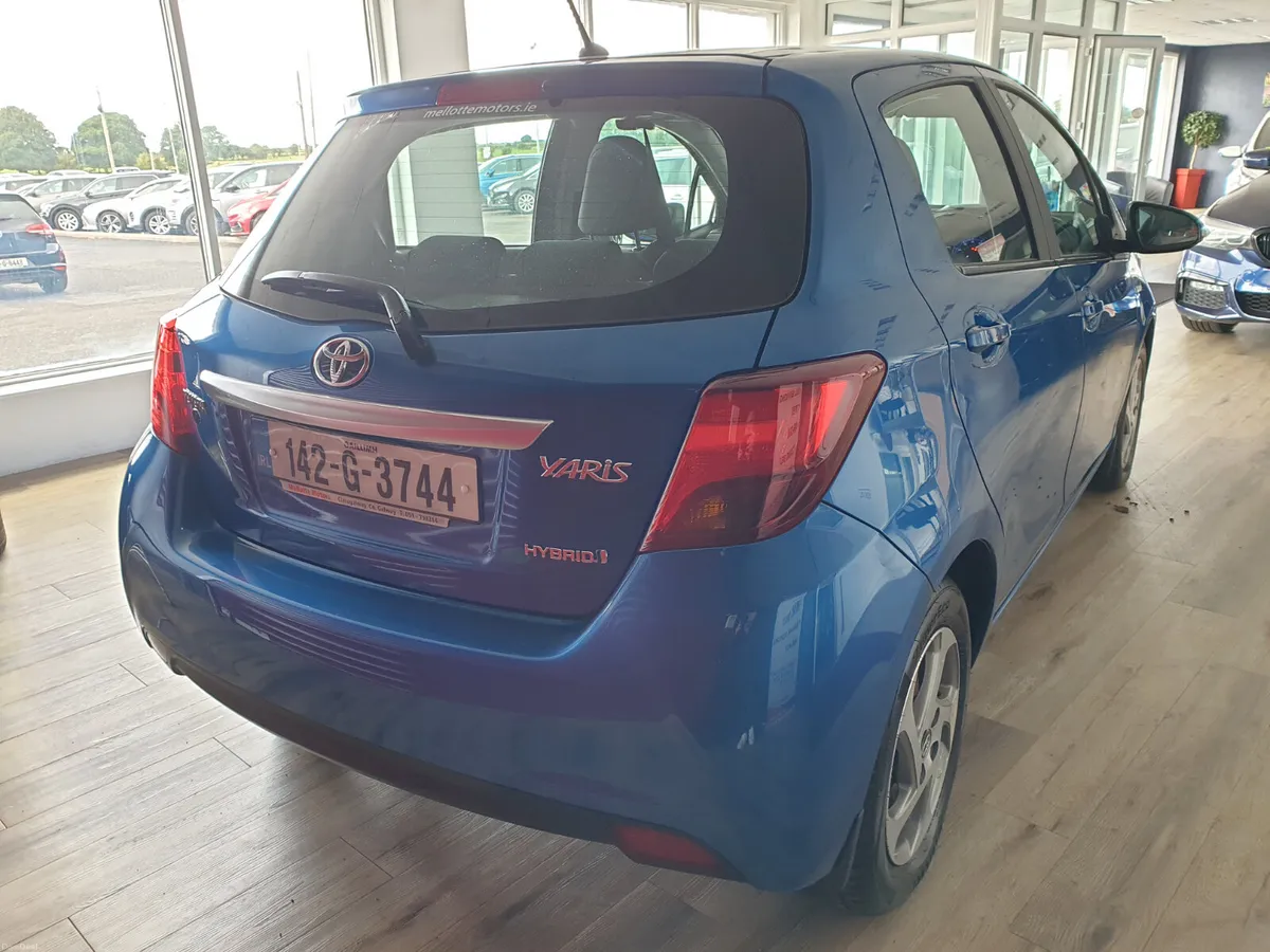 Toyota Yaris 1.5 HYBRID - Image 4