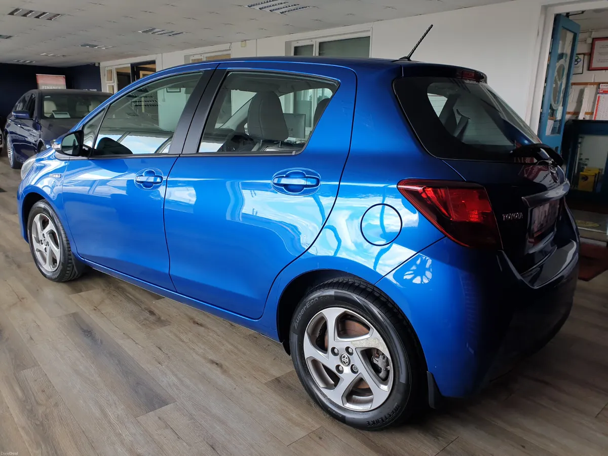 Toyota Yaris 1.5 HYBRID - Image 5