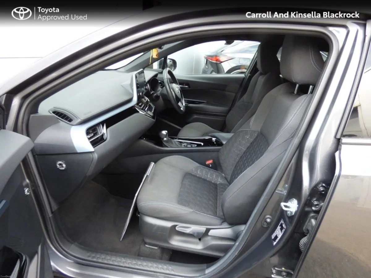 Toyota C-HR Hybrid Sport - Image 6