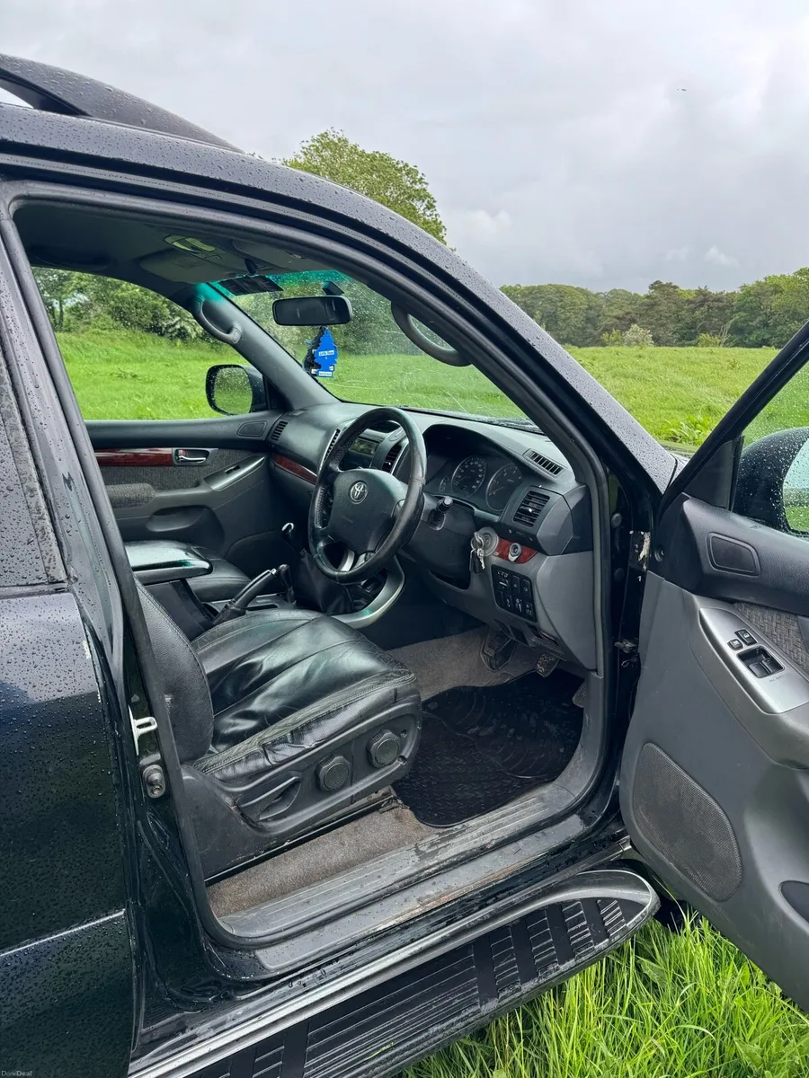 2005 Toyota Land Cruiser - Image 5