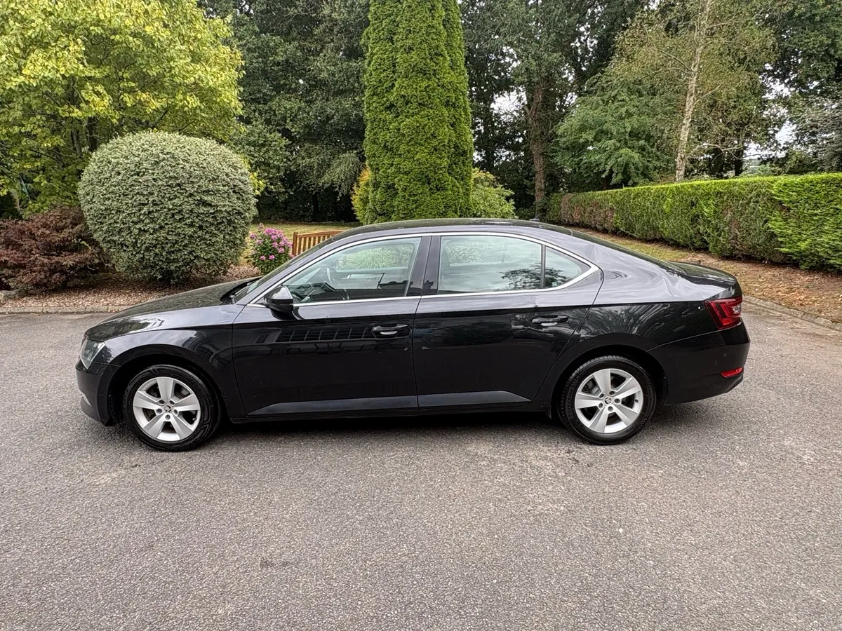 2017 SKODA SUPERB - Image 2
