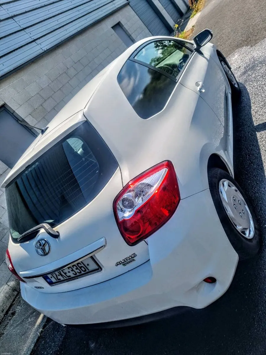 Toyota Auris van - Image 5