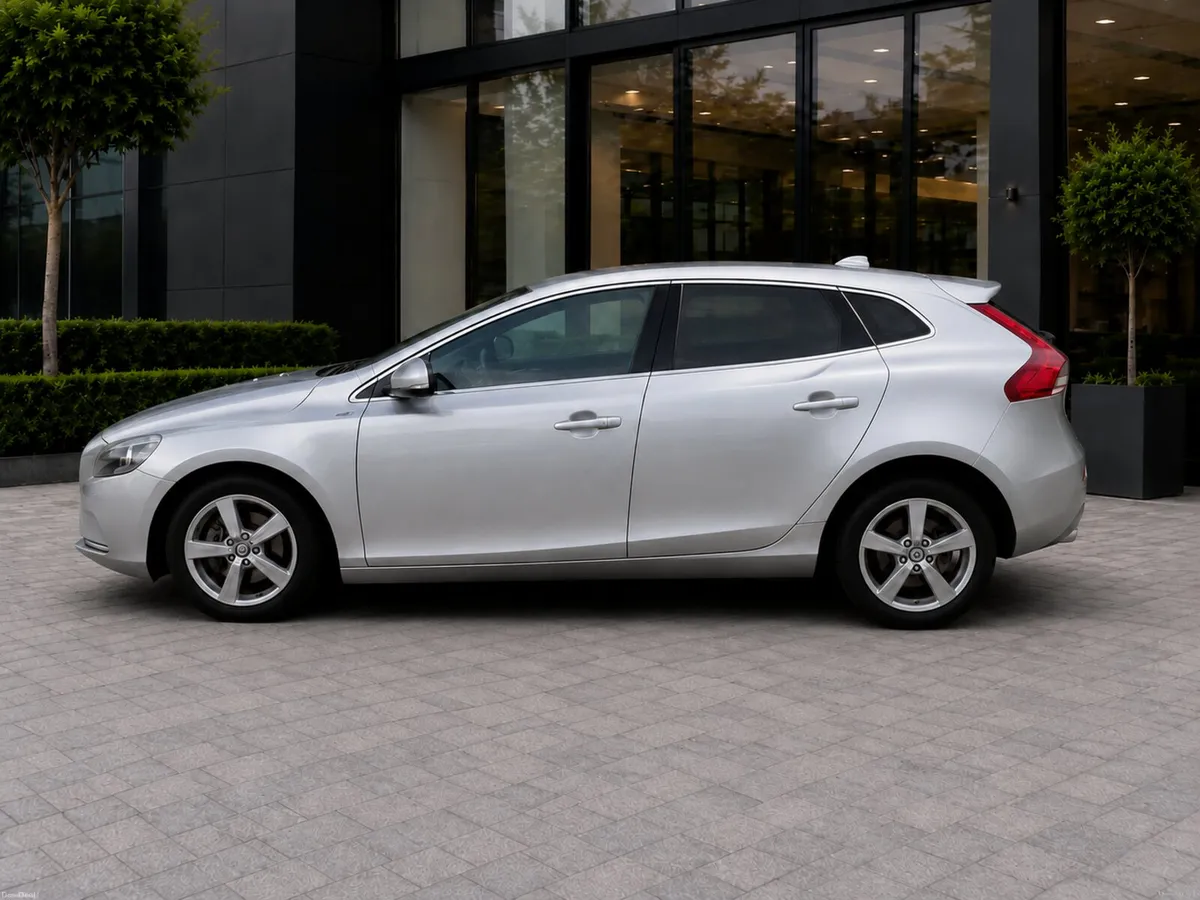❁ VOLVO V40 T4 ❁ AUTO ❁ Full specs ❁ Low Mileage ❁ - Image 4