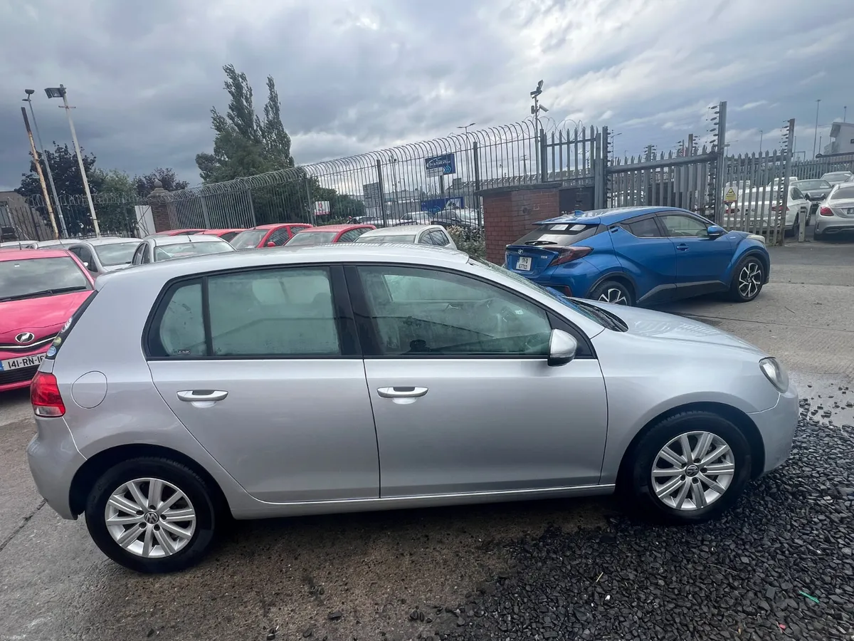 Volkswagen Golf 2013 Automatic/ only 39493 km. - Image 5