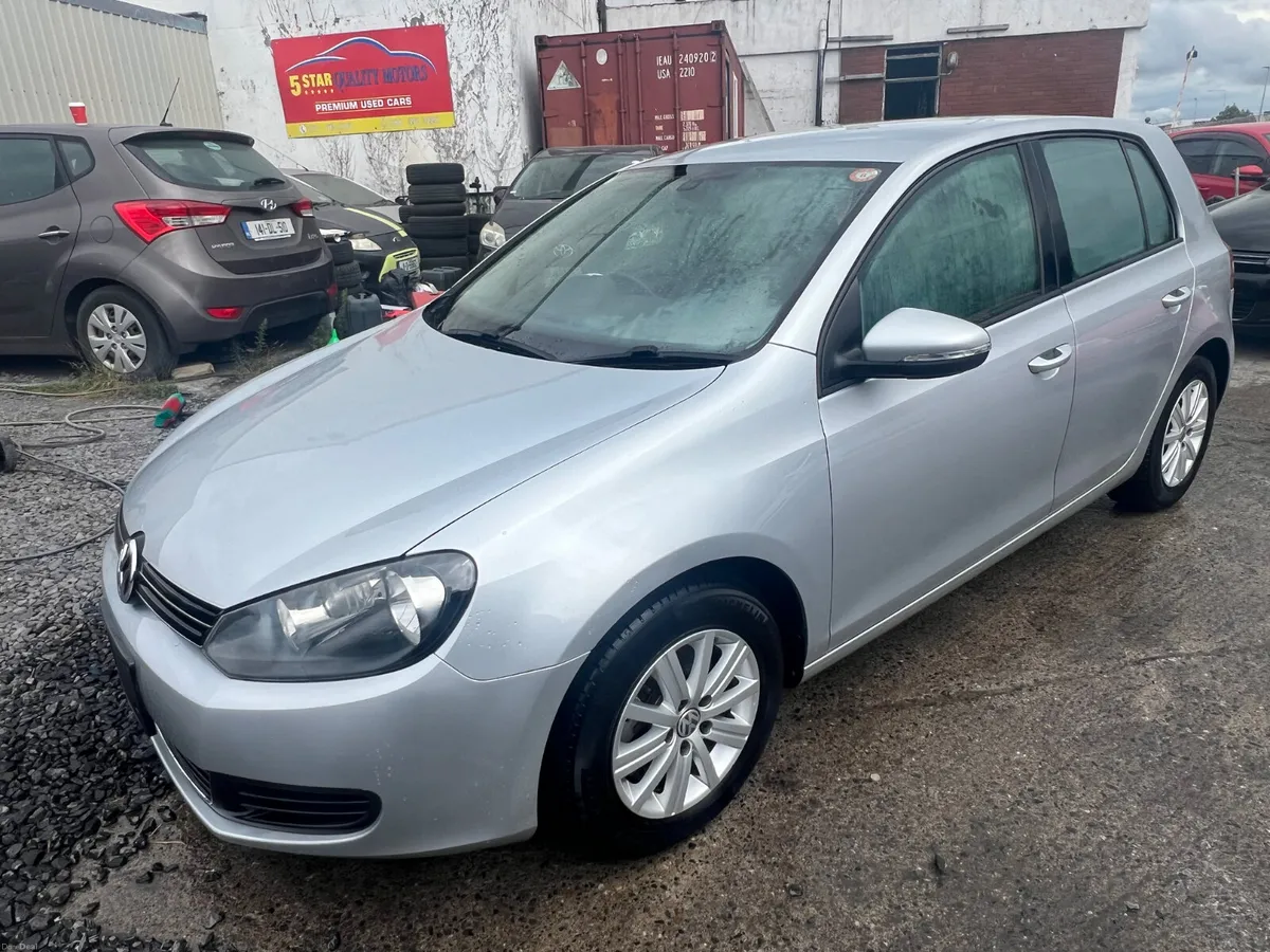 Volkswagen Golf 2013 Automatic/ only 39493 km. - Image 2