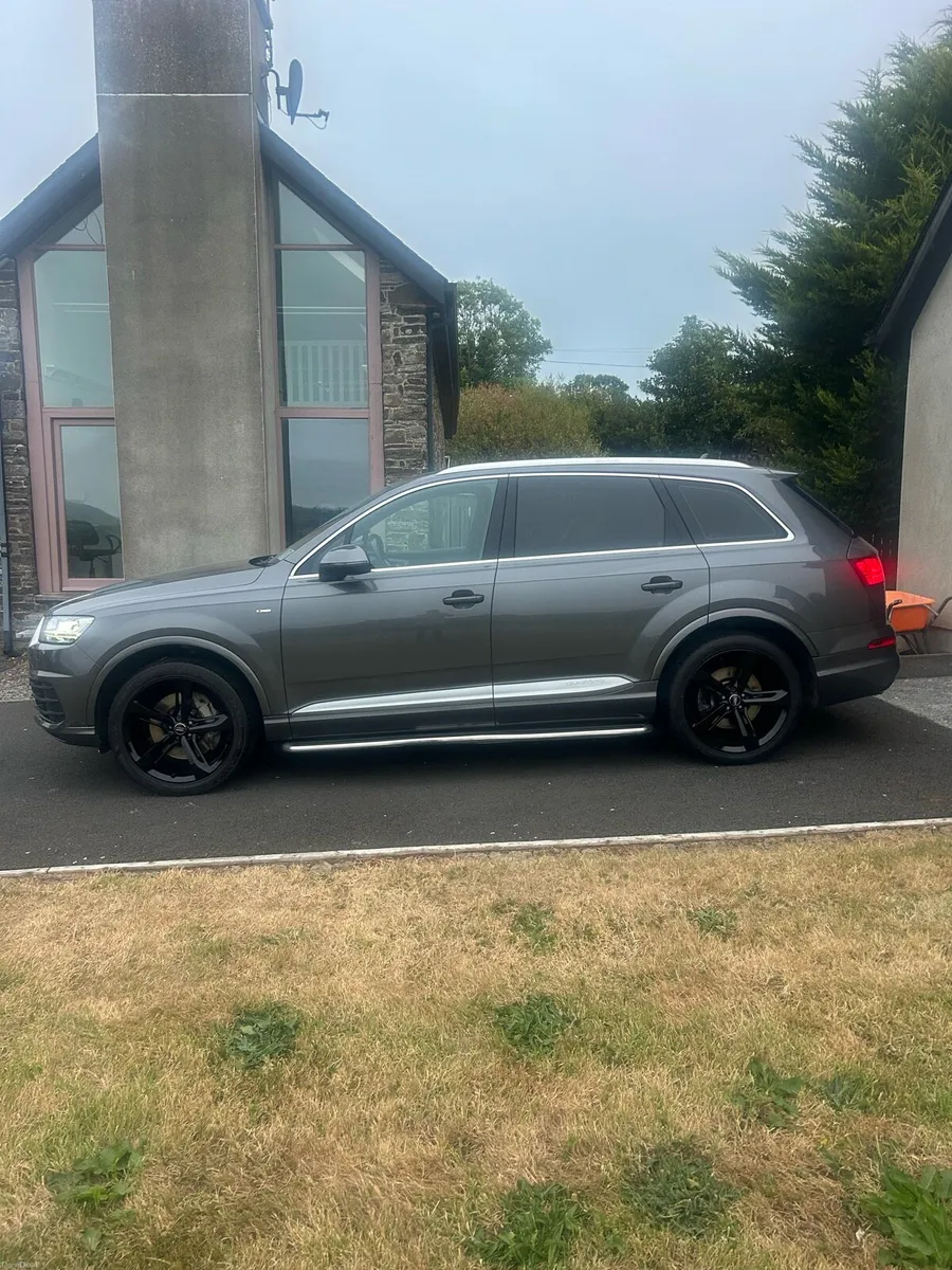 Audi Q7 - Image 1