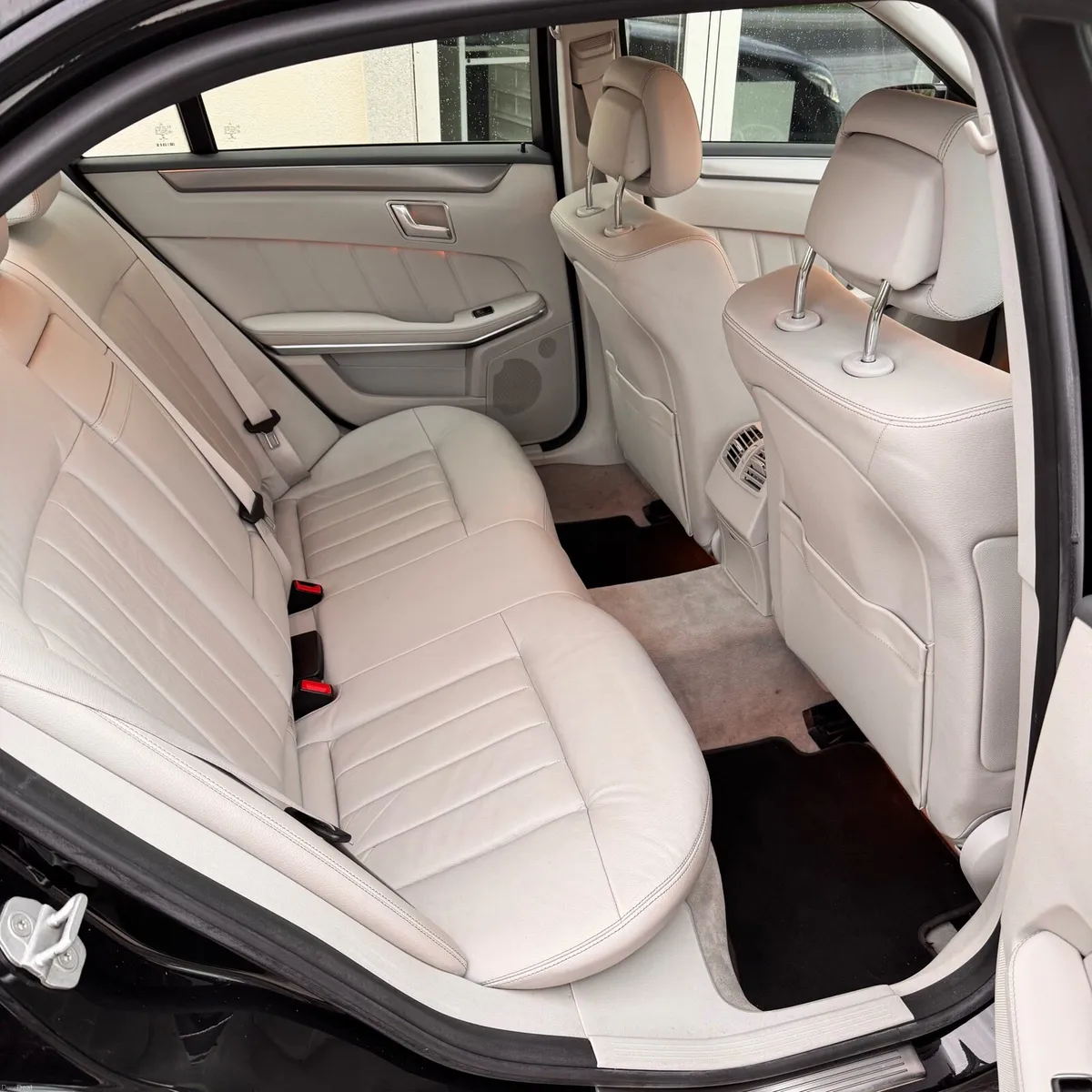 Mercedes E220d AMG Night Edition - Image 4