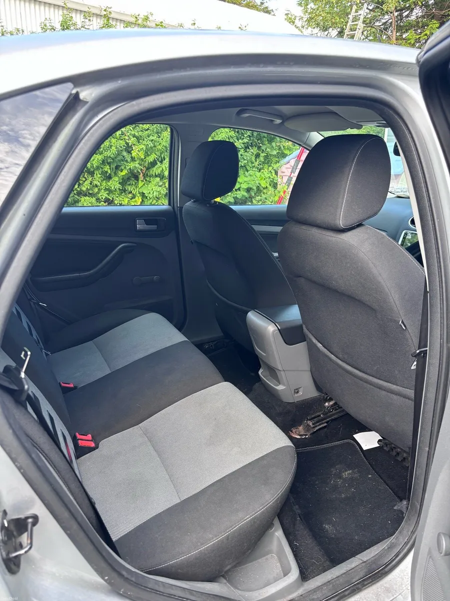2010 Ford Focus - Image 6
