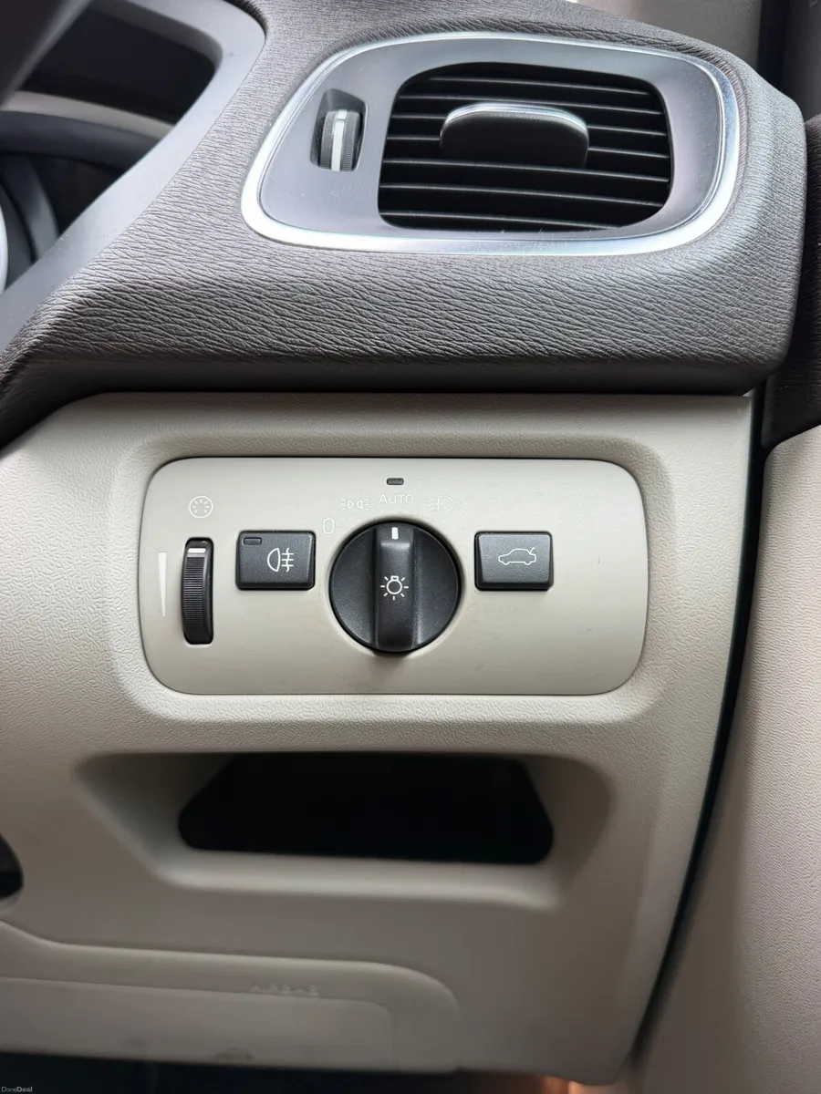 Volvo V40 2014 - Image 5