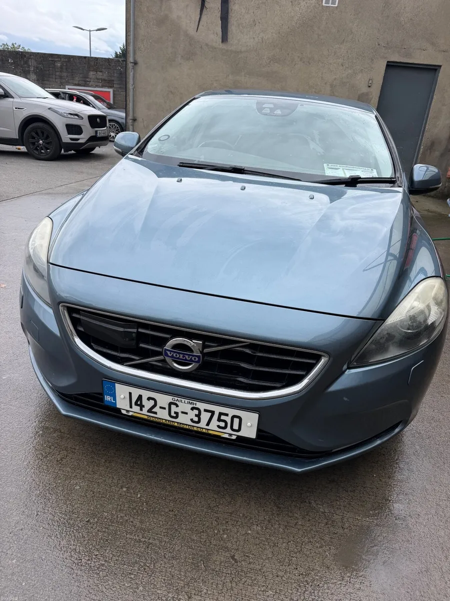 Volvo V40 2014 - Image 1