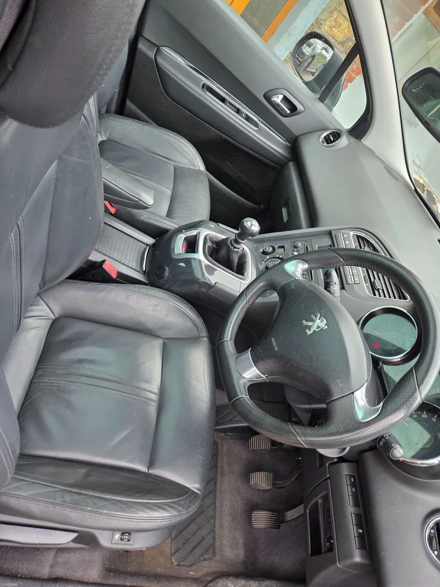 Peugeot 5008 2016 excellent family car - Image 1