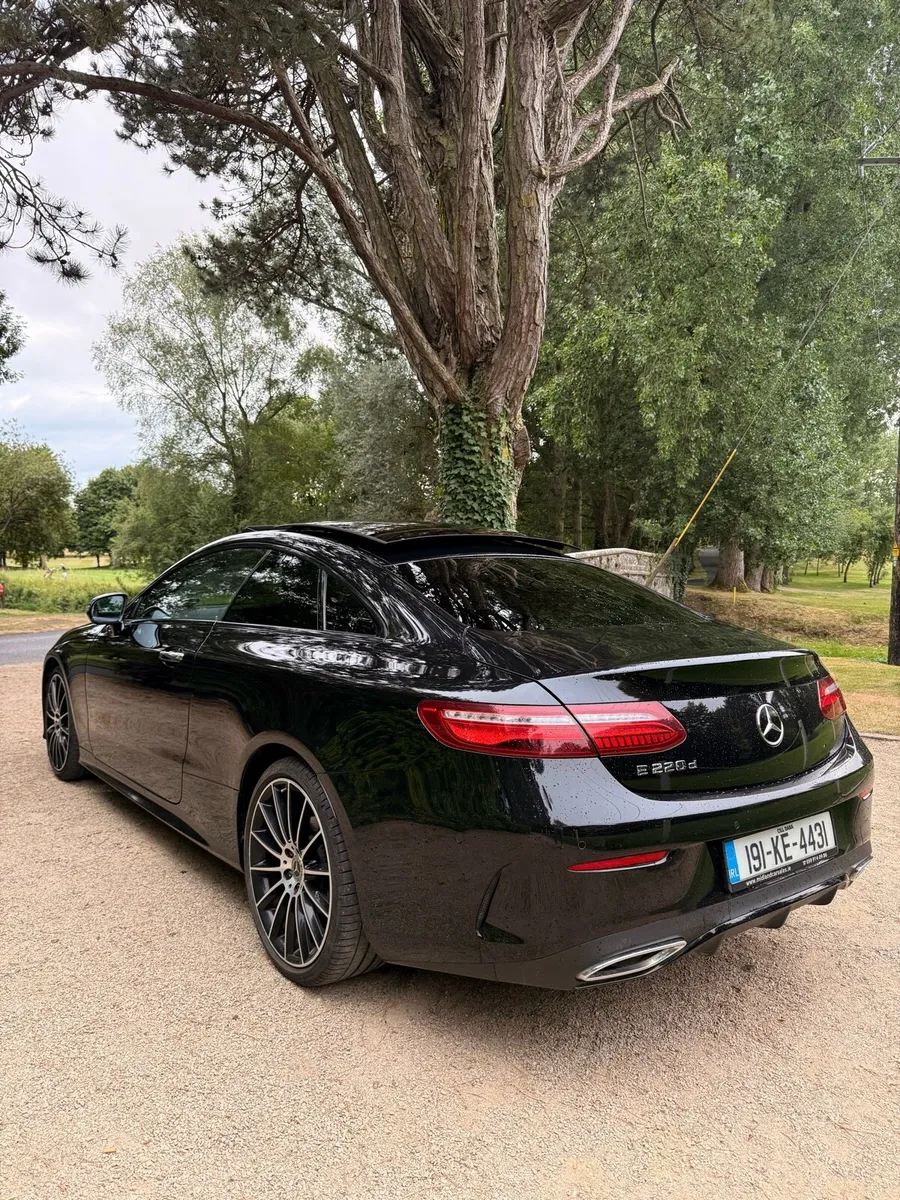 2019 Mercedes Benz E220 AMG Line Panoramic Roof - Image 4