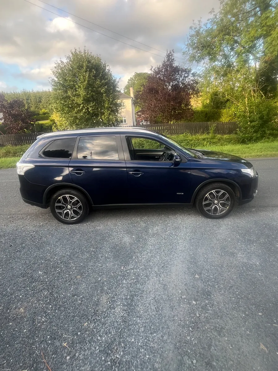 142 Mitsubishi Outlander 4X4 2.3 Diesel 7 Seater - Image 2