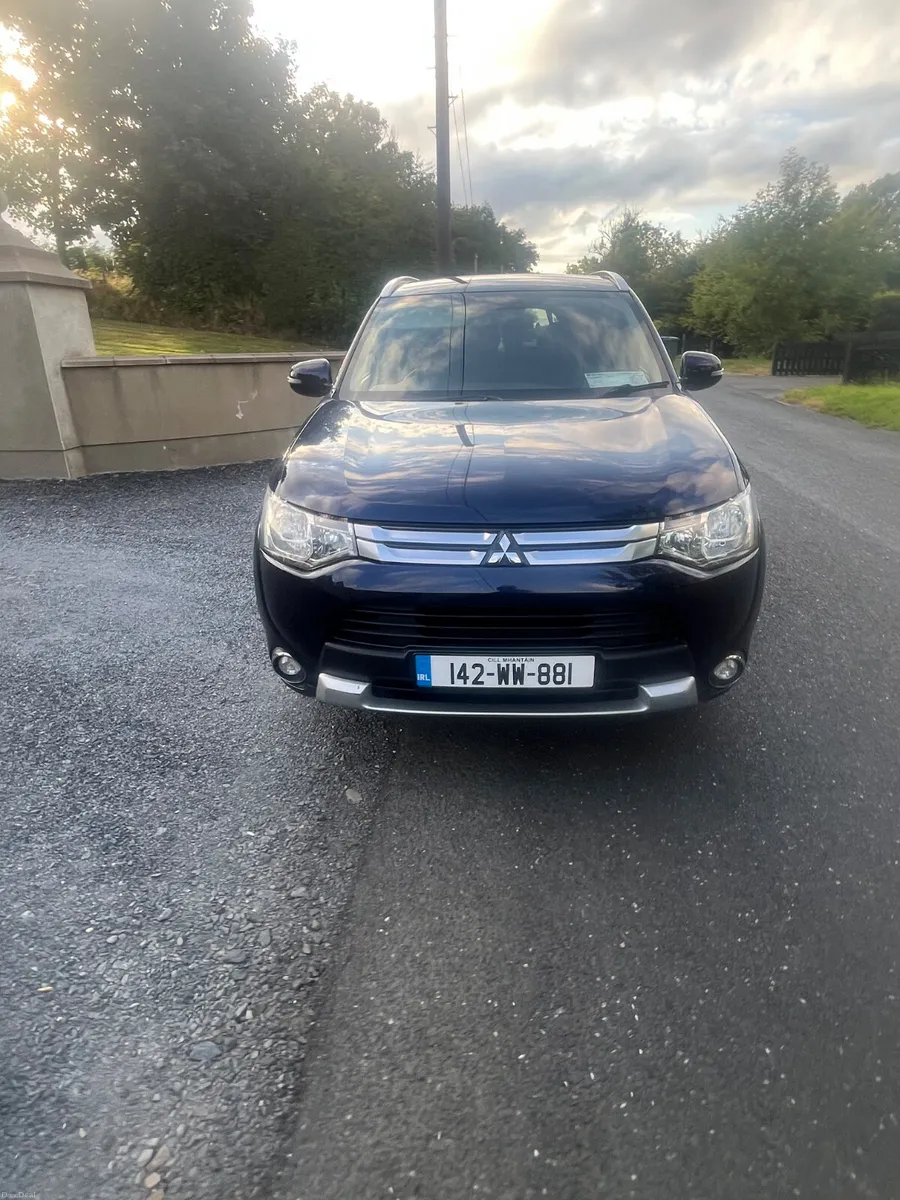 142 Mitsubishi Outlander 4X4 2.3 Diesel 7 Seater - Image 2