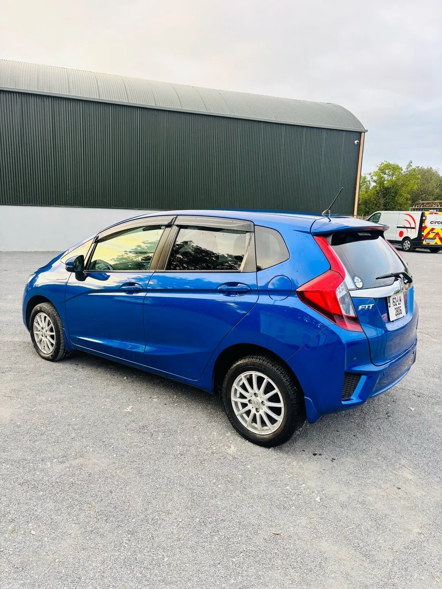 Honda Fit 2015 Hybrid - Image 3