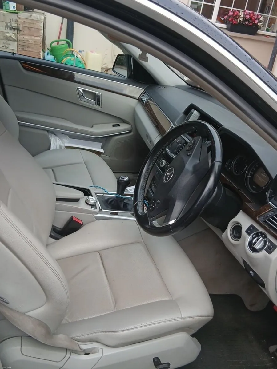 Mercedes-Benz E-Class 2011 - Image 1