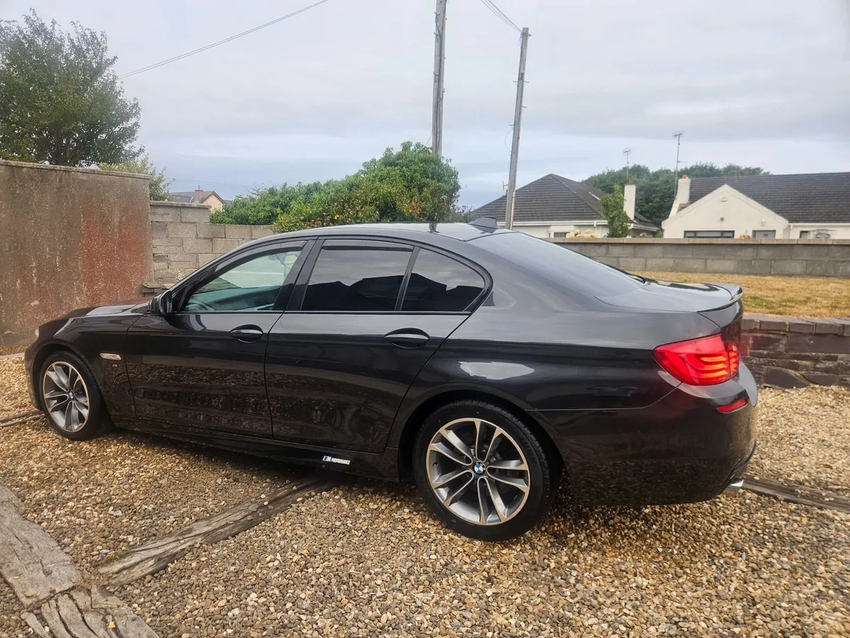 BMW 5-Series 2012 - Image 2