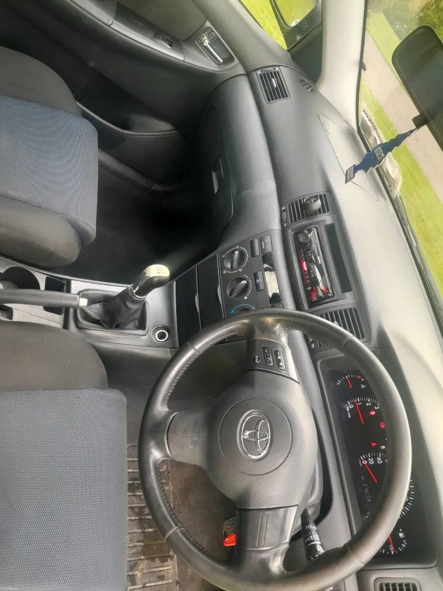 Toyota corolla - Image 6