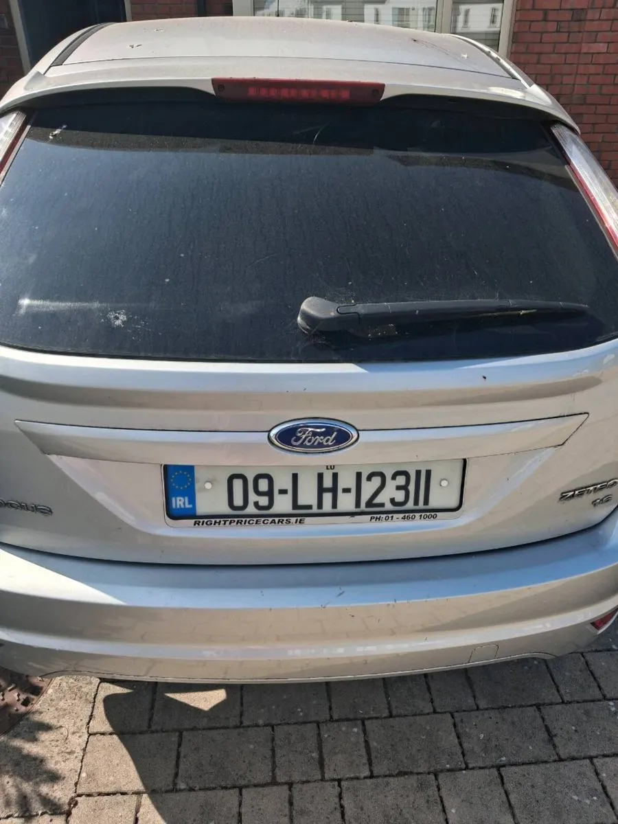 Silver ford focus. - Image 2