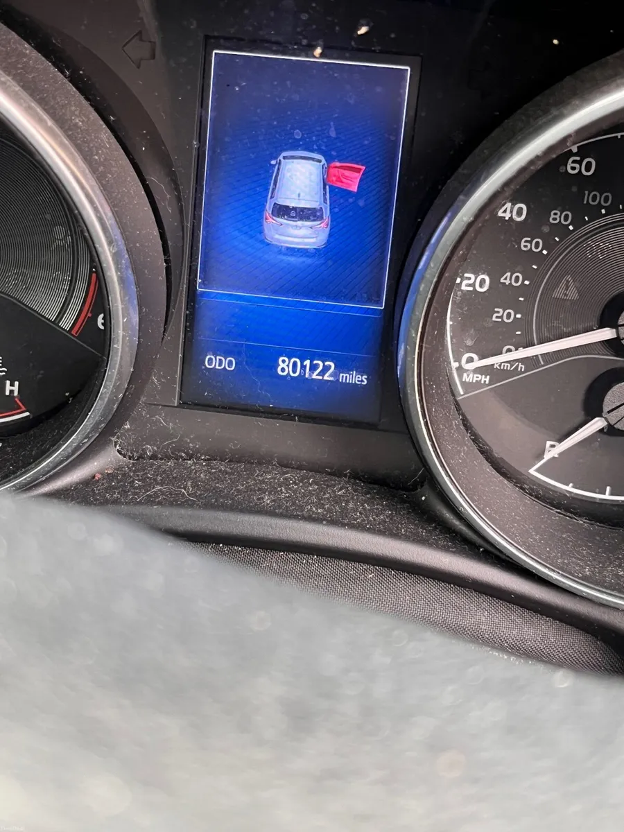 Toyota Auris 2016 - Image 2