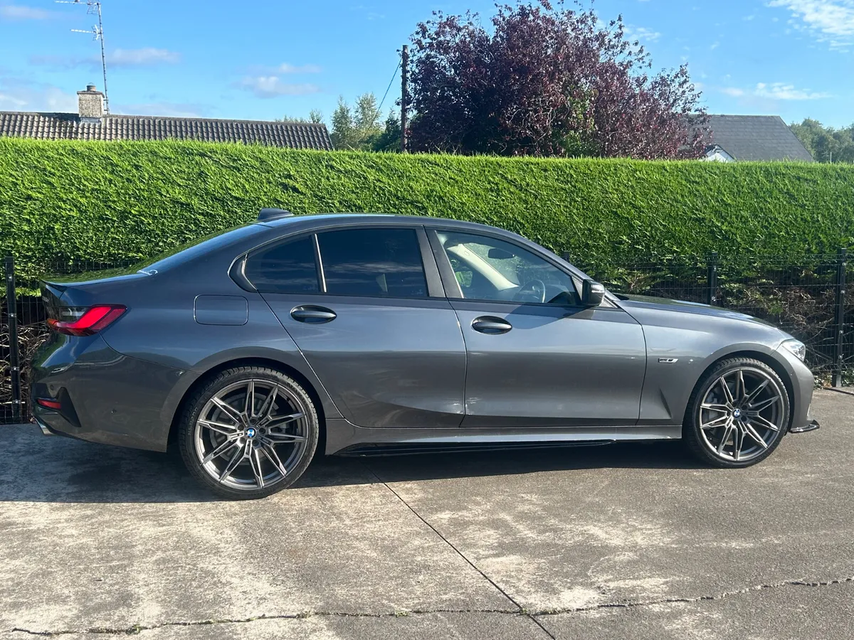 BMW 3-Series 2022 - Image 4