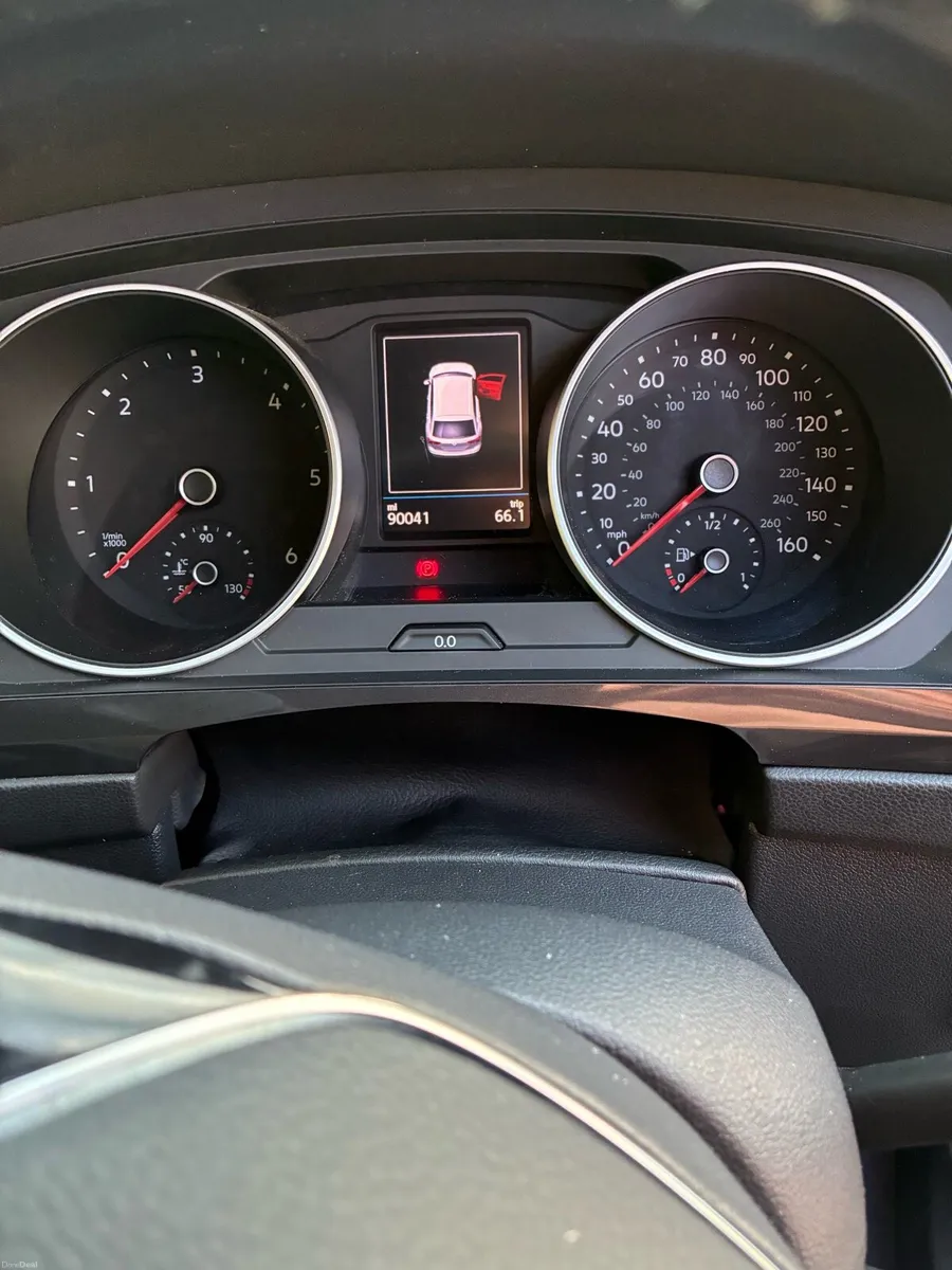 2017 Volkswagen Tiguan 2.0 TDi 150 SE 4Motion DSG - Image 5