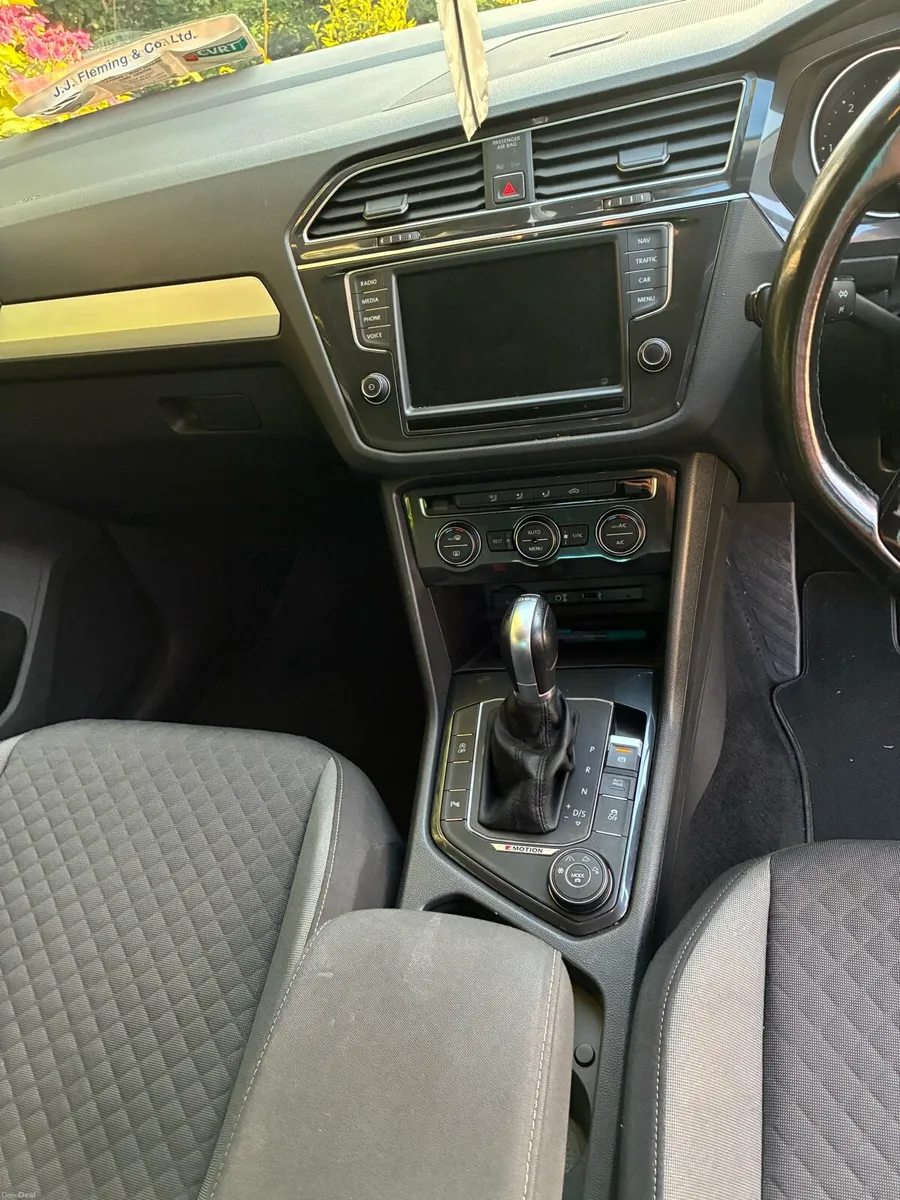 2017 Volkswagen Tiguan 2.0 TDi 150 SE 4Motion DSG - Image 5